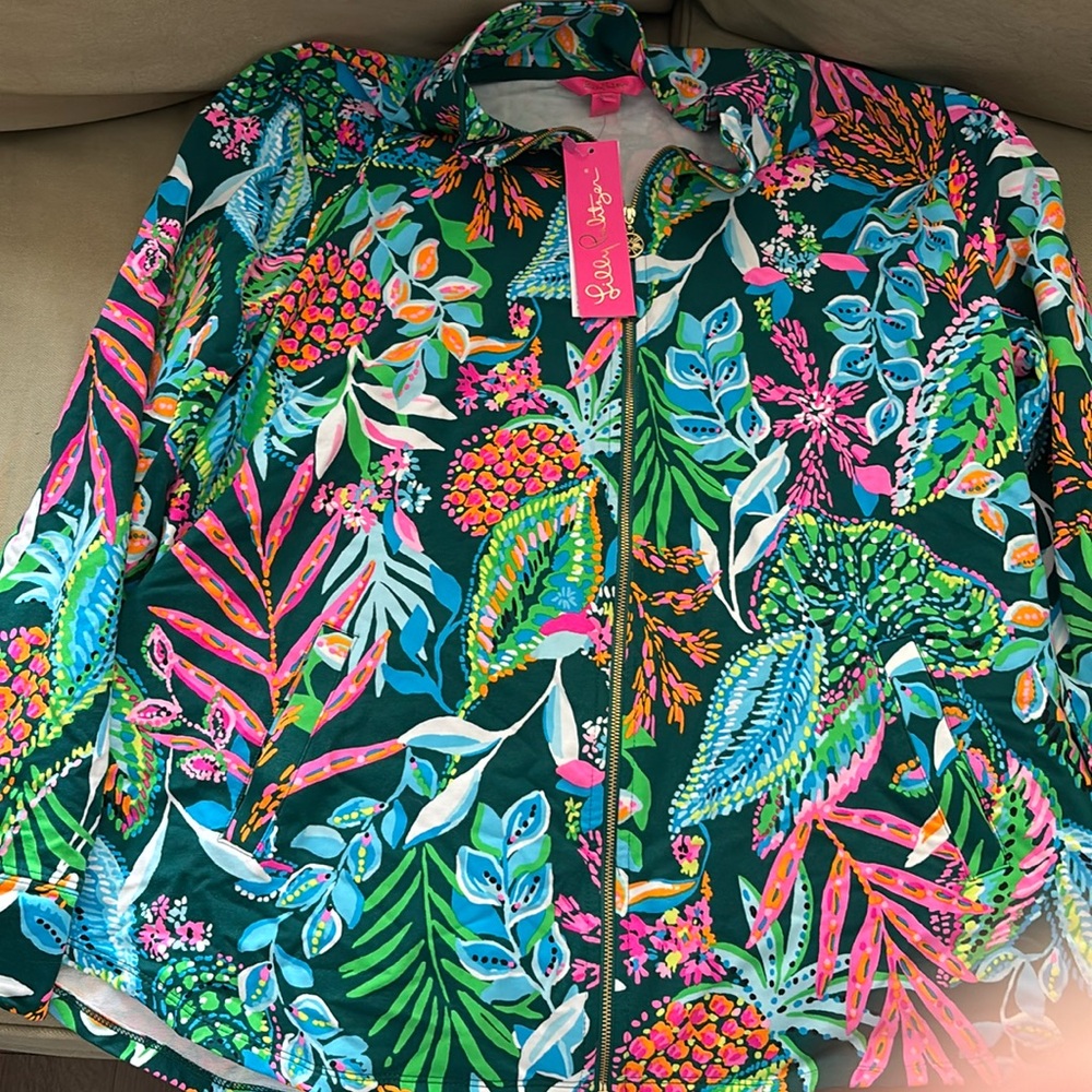 Lilly Pulitzer Sunshinee Jungle Leona zip up jacket
Xxl new with tags